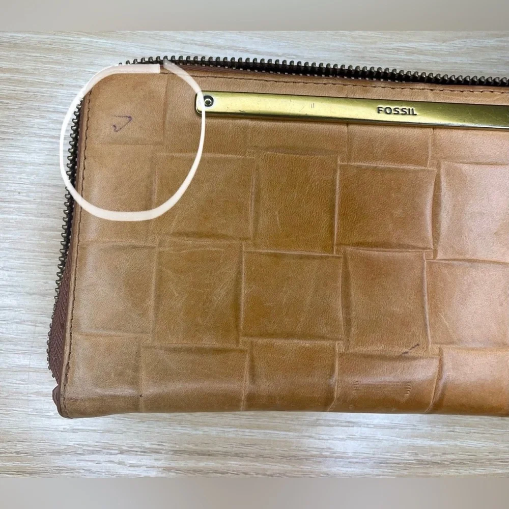 Fossil wallet preloved